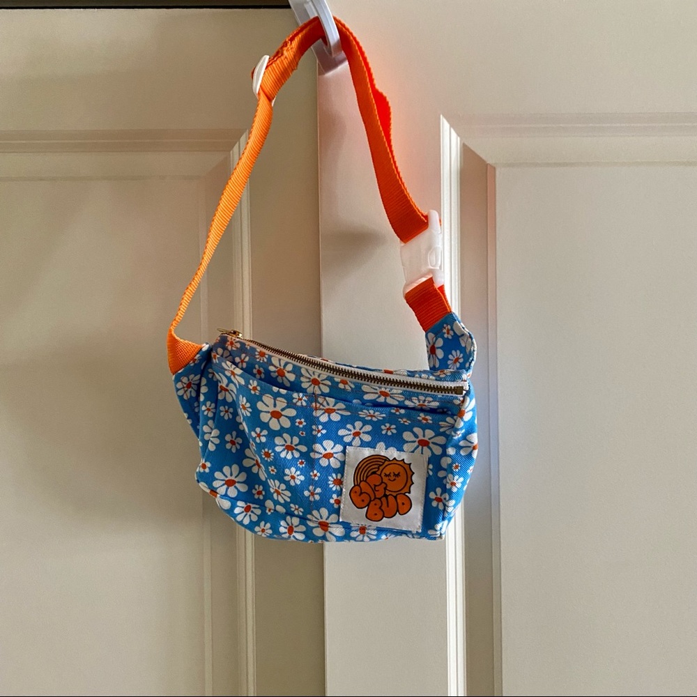 Big Bud Press blue lazy daisy fanny pack